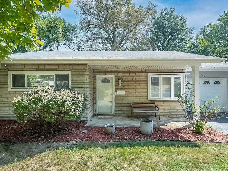 1st image of 32 Saint Laurence Dr