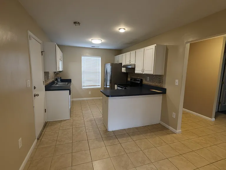 517 Magistrate Ln — Photo 4