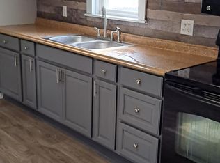 2520 N 3rd St, Clinton, IA 52732