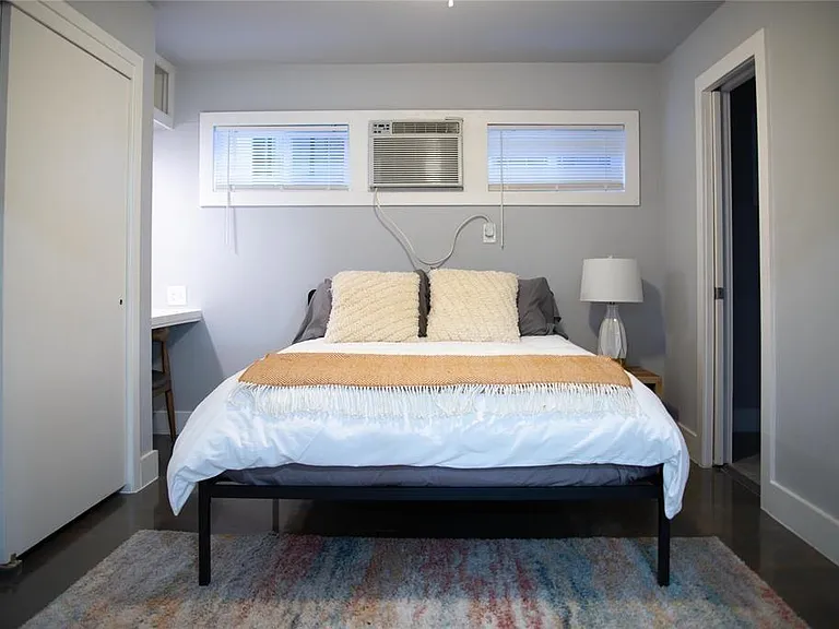 1405 Hyde Park Blvd #6 — Photo 3