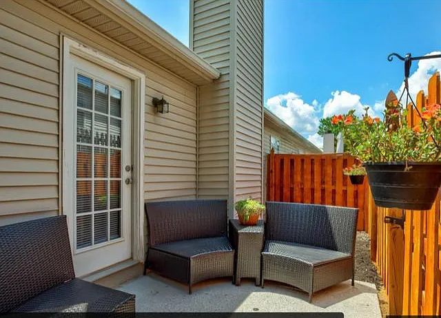 7904 Dighton Way — Photo 3