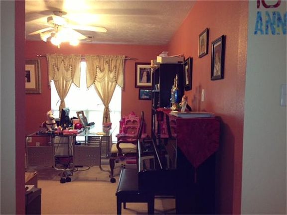 COZY LIVING/STUDY ROOM WITH UPDATE PAINT