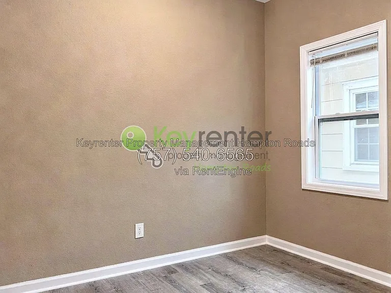 4909 Killam Ave — Photo 2