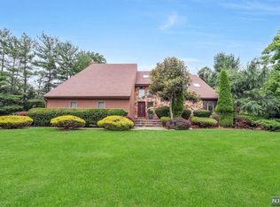 628 Old Mill Rd, Franklin Lakes, NJ 07417