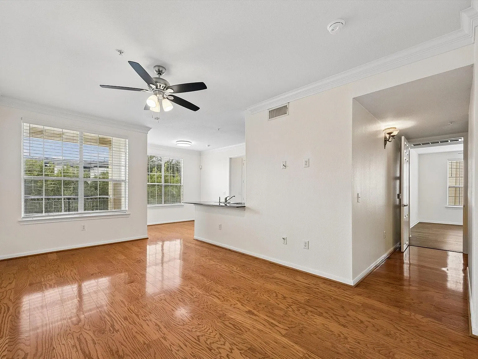 2 bed, 1209 sqft, $1,950 — Photo 4