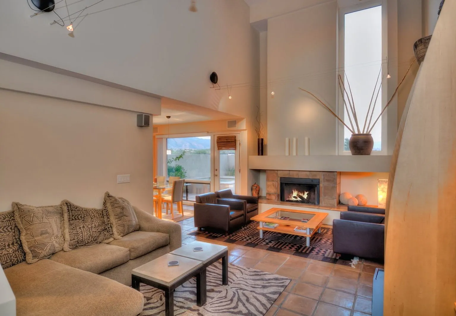 2 bed, 2.5 bath, 1470 sqft, $4,867 — Photo 3