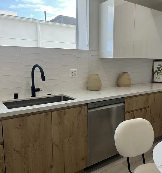 124 S Croft Ave #403 — Photo 14