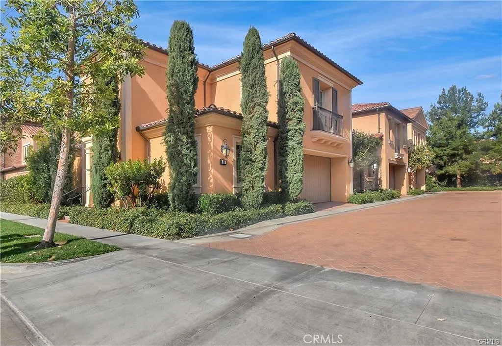 4 bed, 2241 sqft, $6,500 — Photo 1