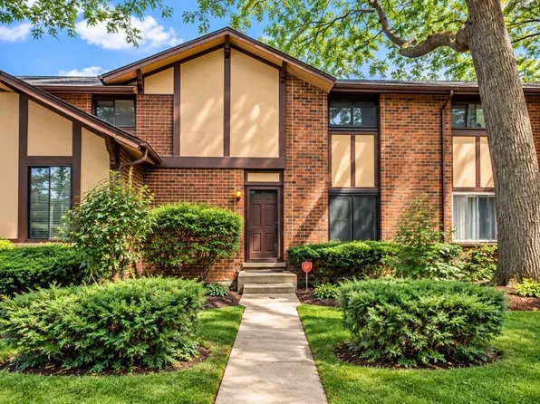 18W178 Buckingham Ln, Villa Park, IL 60181