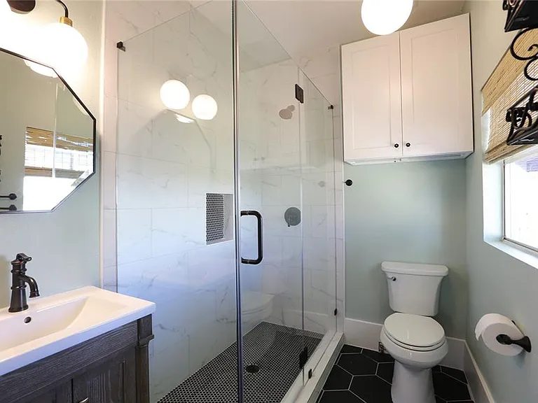 2119 Freeman St — Photo 11