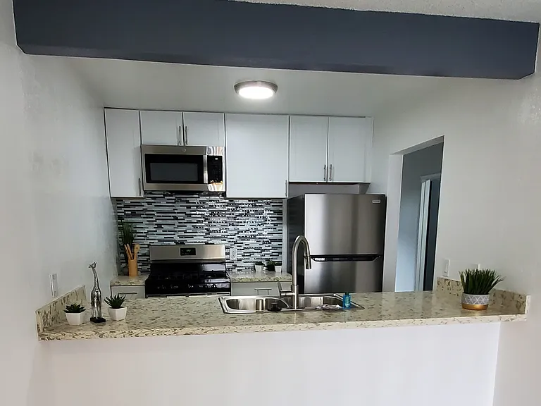 Torrance Terrace — Photo 2