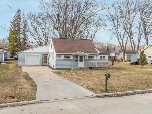 210 N 6th St, Winneconne, WI 54986