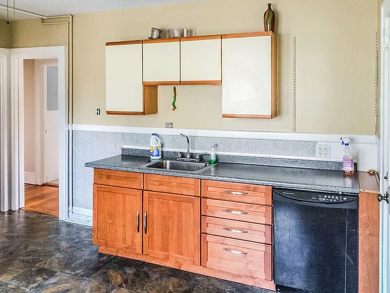 22 Fairview St #3 — Photo 2