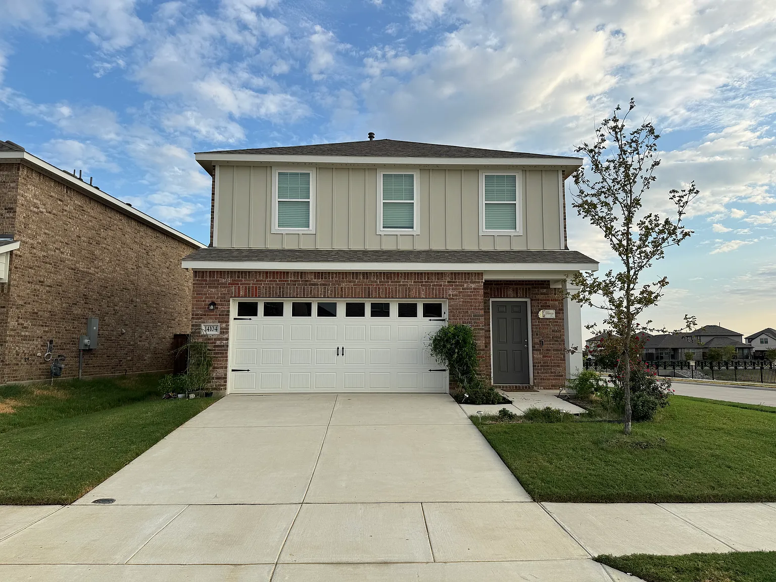 3 bed, 2.5 bath, 1705 sqft, $2,200 — Photo 2