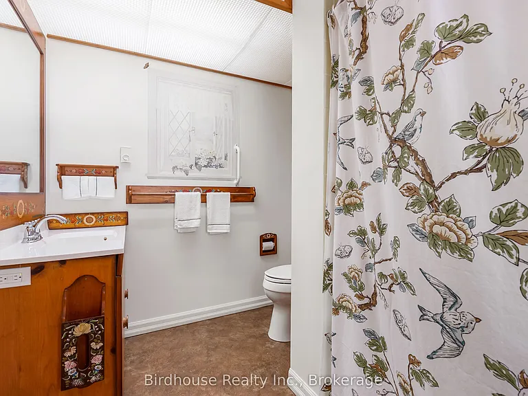 99 Riverside Dr — Photo 36