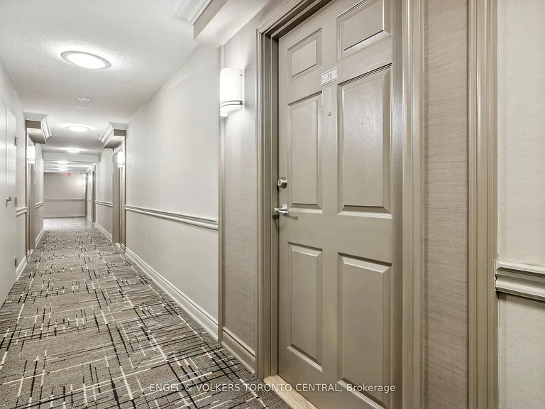 19 Barberry Pl #711 — Photo 4