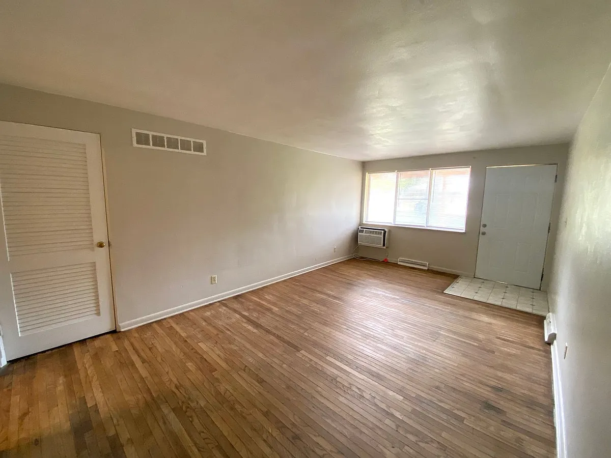 Building Photo - 249 E Oak Cliff Court