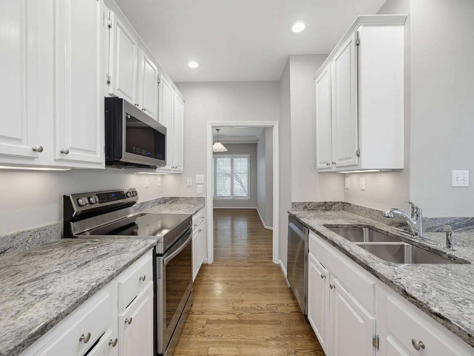 761 Bishops Park Drive - 201 — Photo 3