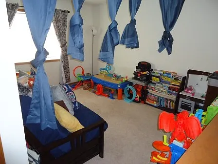 1415 Yorkshire Ln — Photo 7