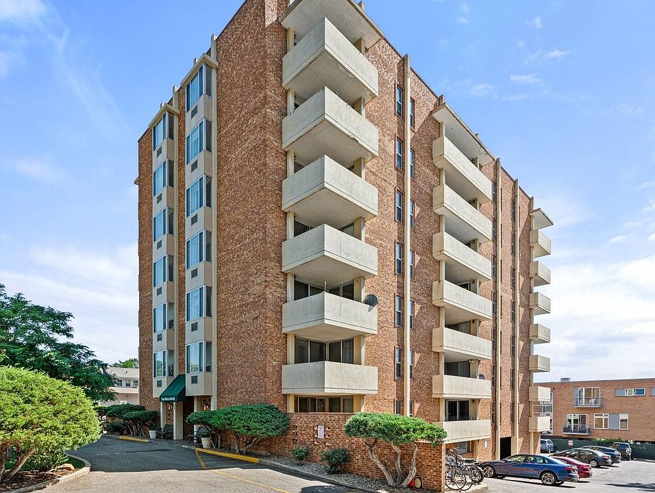1st image of 850 20th St #202