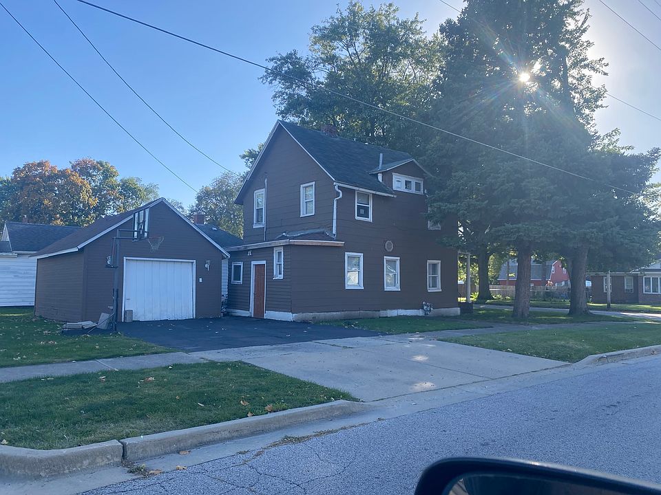 2nd image of 911 N Wasson St