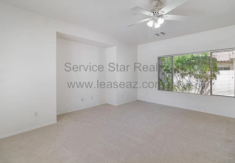 1554 E Elgin St — Photo 4
