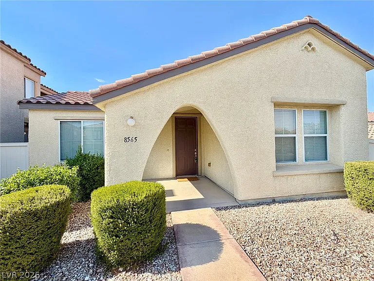 8565 Vestia Ct — Photo 1