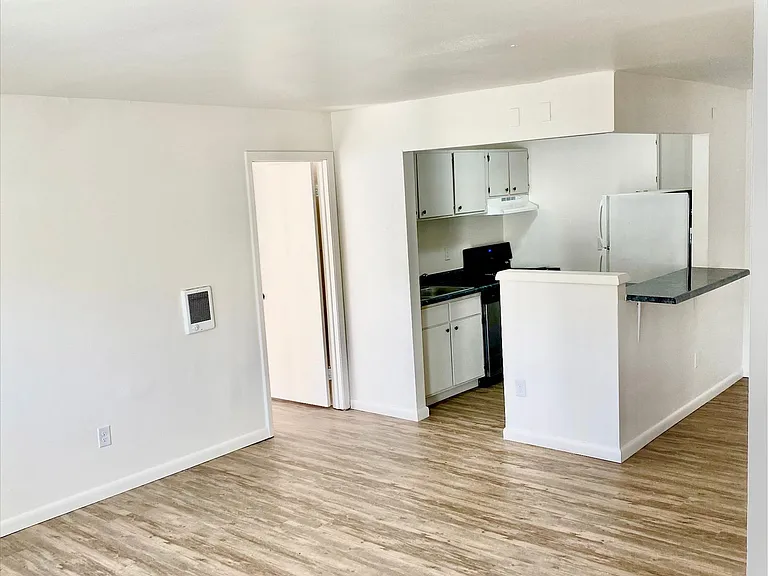 University Park Apartments near Cornell University — Photo 30