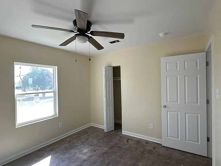 221 Warren St — Photo 4