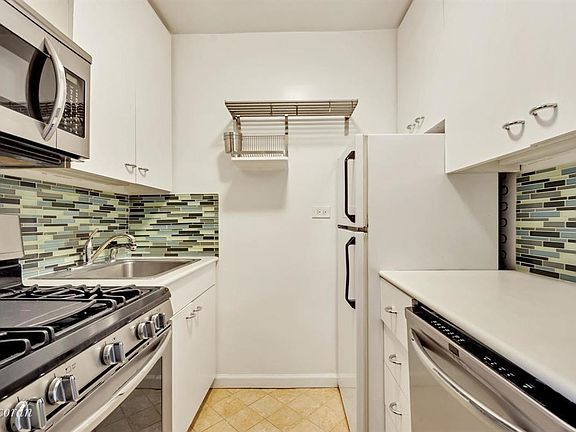 5th image of 330 E 49th St APT 9G