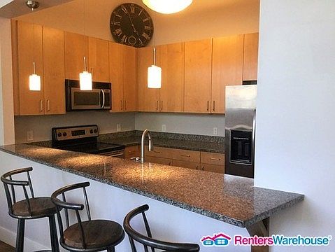 3rd image of 600 College St Unit 103