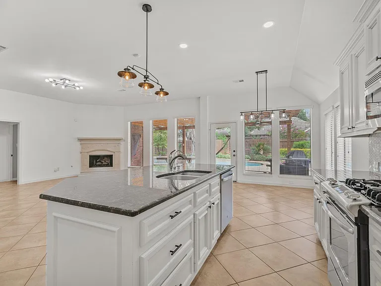 28410 Stonestead Dr — Photo 15