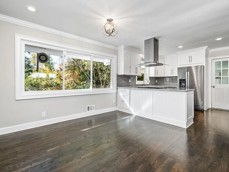 2604 Sunny Ln SE — Photo 10
