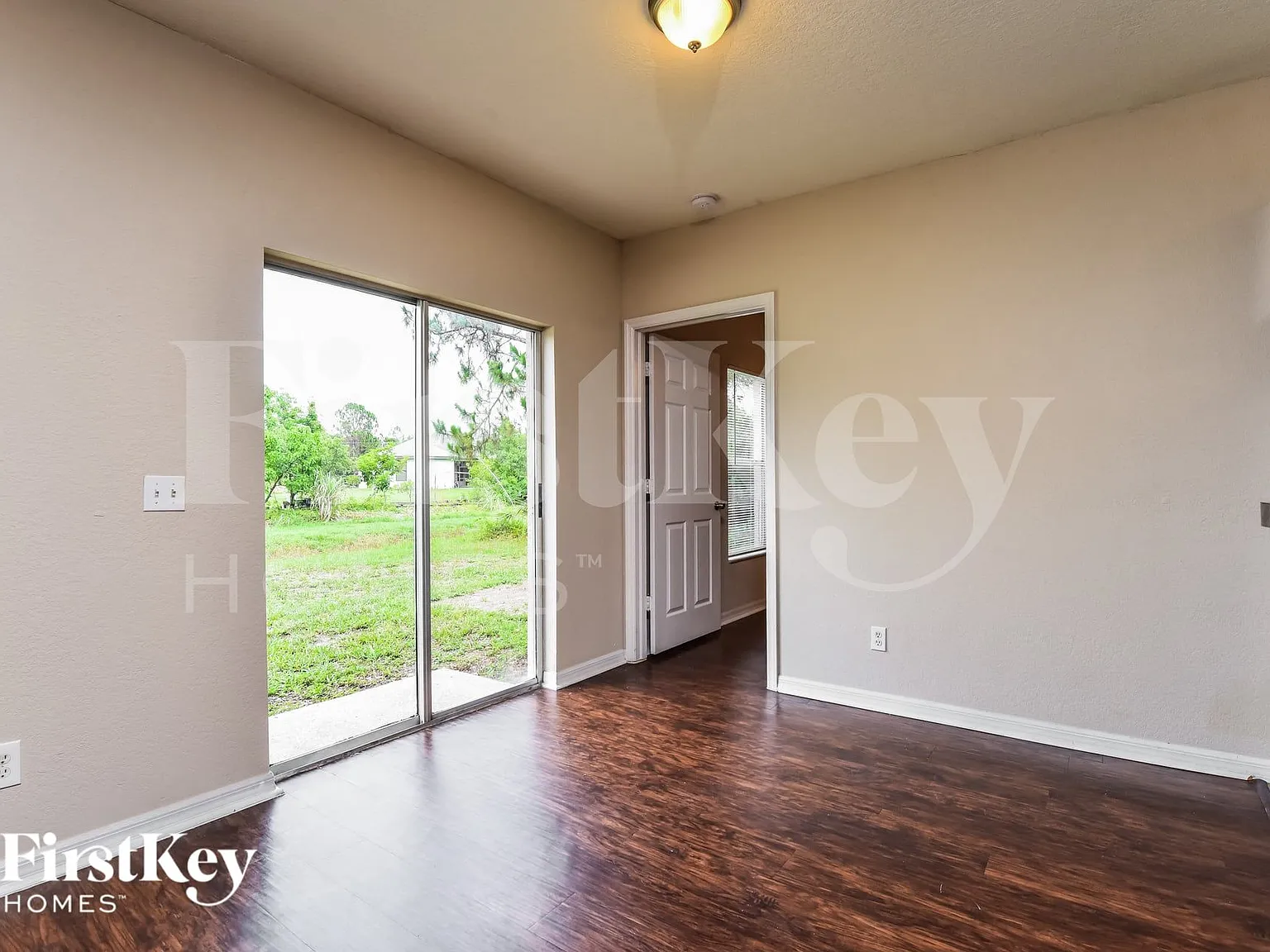 4 bed, 2.0 bath, 1400 sqft, $1,910 — Photo 4