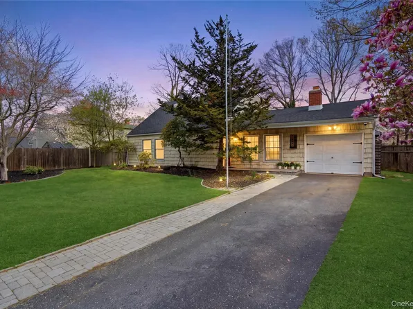 1055 Sipp Avenue, Medford, NY 11763