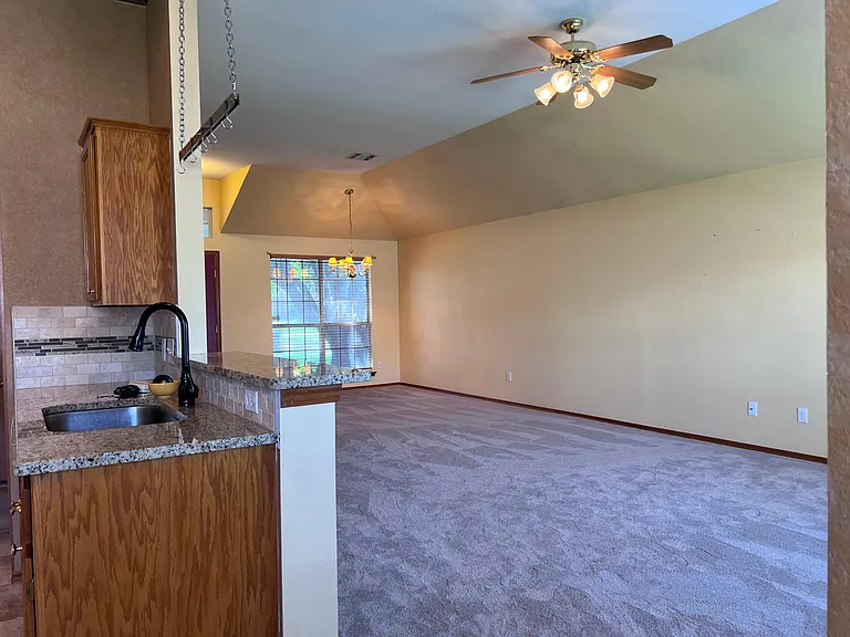 16232 Seminole Dr — Photo 11