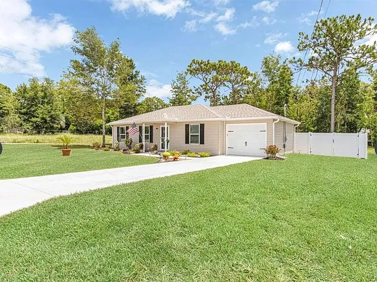 433 Spring Ln — Photo 2