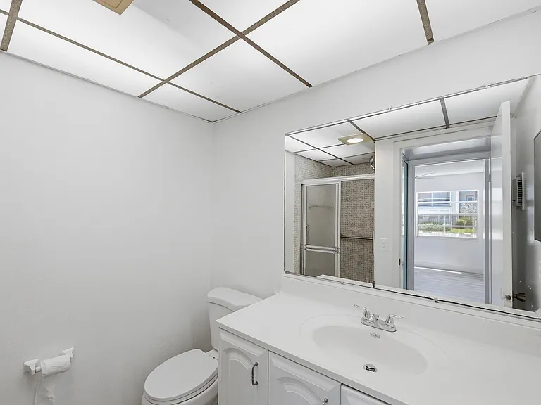 452 Normandy #J — Photo 13