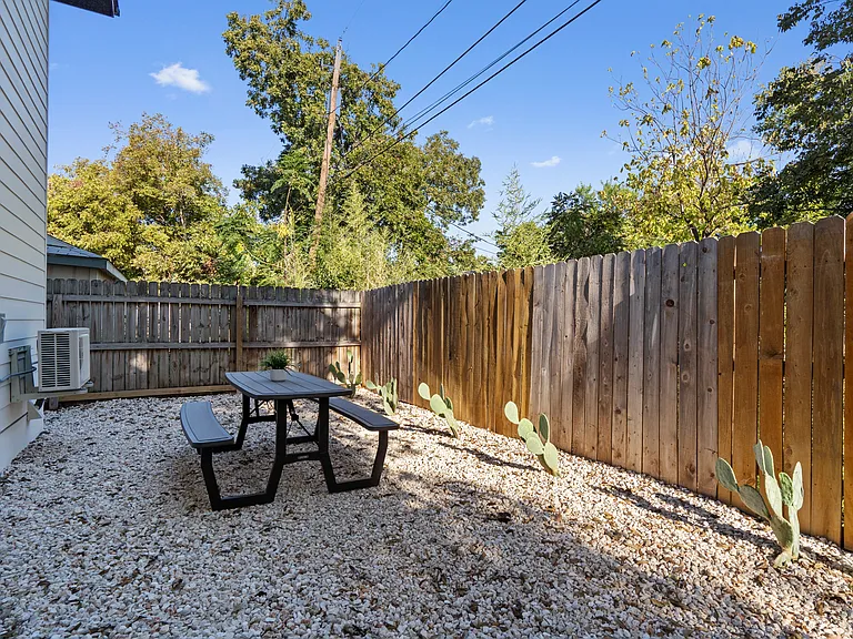 1100 Romeria Dr — Photo 28