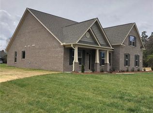 1372 Trafalgar Dr, High Point, NC 27262