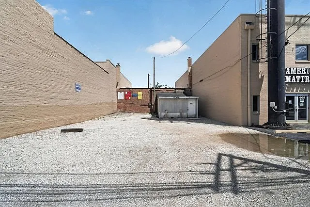 607 W Roosevelt Rd — Photo 55