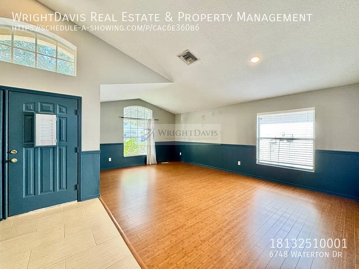 Spacious 3/2 Riverview Home with Updated Kitchen & Fenced Yard! — Photo 4