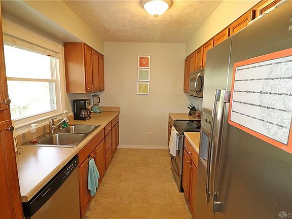 3rd image of 413 E Dorothy Ln