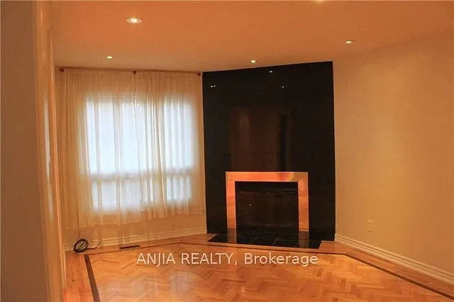 51 Topham Cres — Photo 11