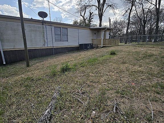 4th image of 218 Hollyglen St