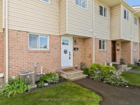 4006 Eady Ct, Ottawa, ON K1J 8X6