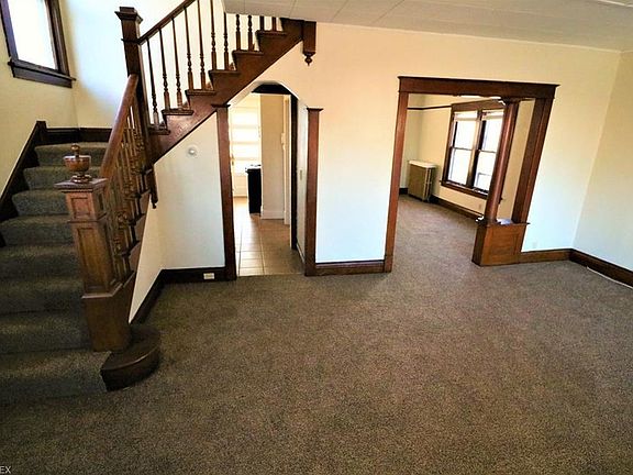 2nd image of 211 Jefferson St