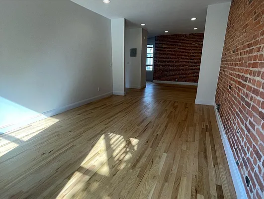 Rented by PMG Real Estate  | media 14