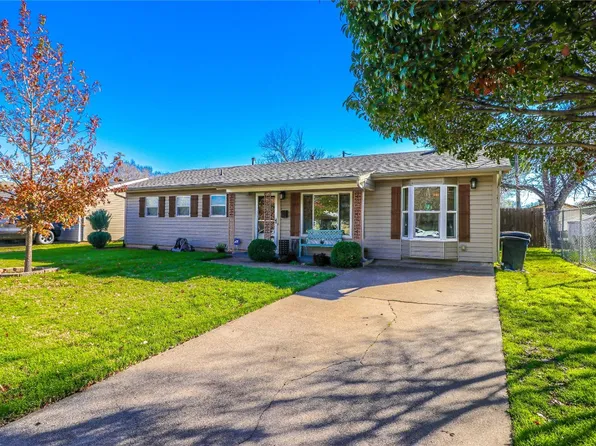 309 Dallas Dr, Euless, TX 76039