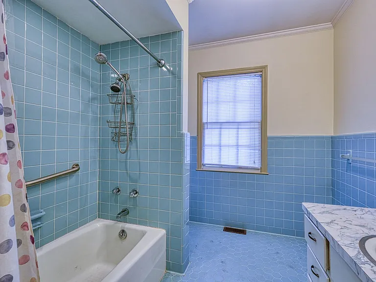 831 John B White Sr Blvd — Photo 40